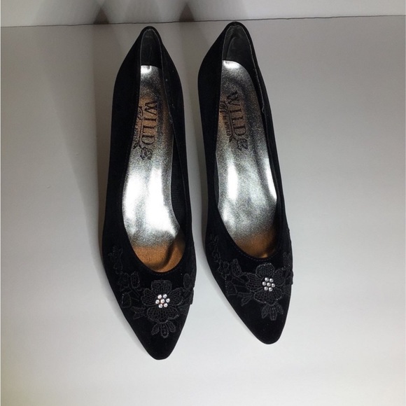 Wild Rose by Apollo, Kitten Heel Suede, Floral and Rhinestone, size 7.5 - Picture 4 of 14